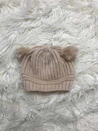 Čiapka s bambulkami, 62