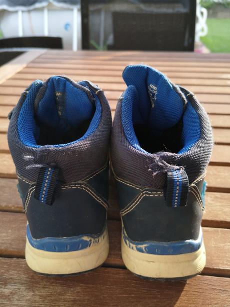 Svietiace topánky, 27