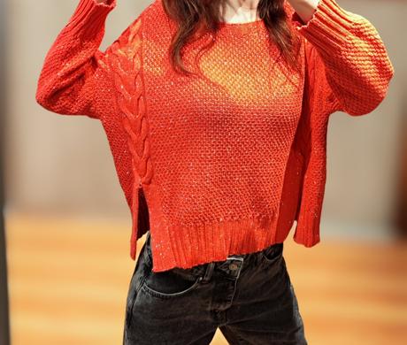 Oranžový trblietavý sveter, s