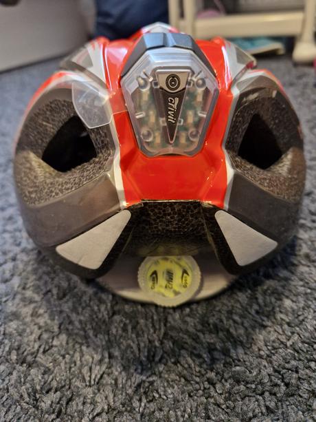 Crivit cyklistická prilba so zadným svetlom s, s