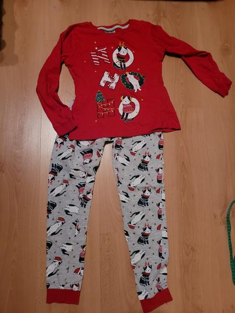 Vianočne pyžamo, 140