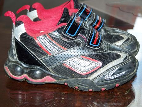 Čierno červené veľmi pekné nosené, donnay,25