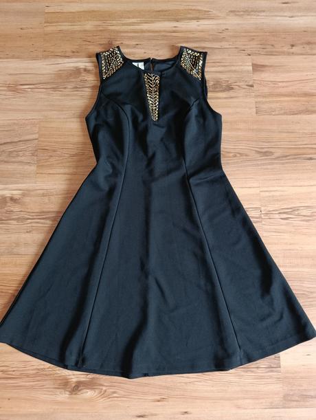 Elegantné šaty s kabelkou, 38