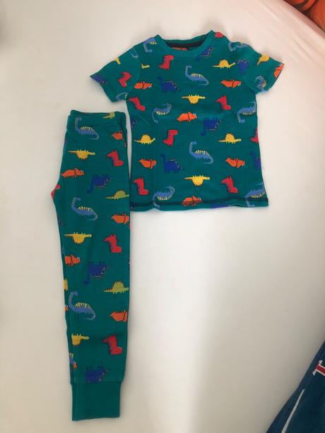 Pyžamko dinosaury, 104