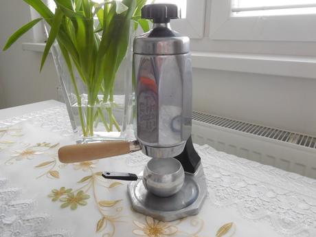 Art deco maďarský ftm unipress chrómový,, 