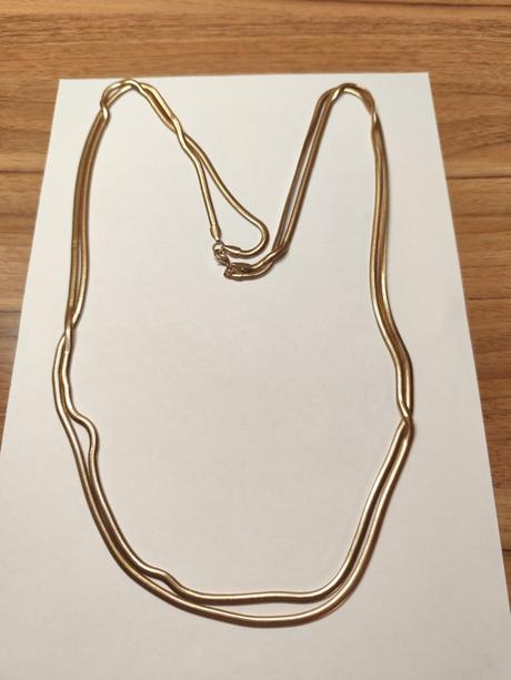 Nahrdelnik zlatej farby, resp. dekoracny opasok, 