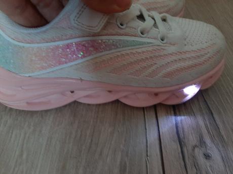 Svetielkukúce tenisky, sprandi,31