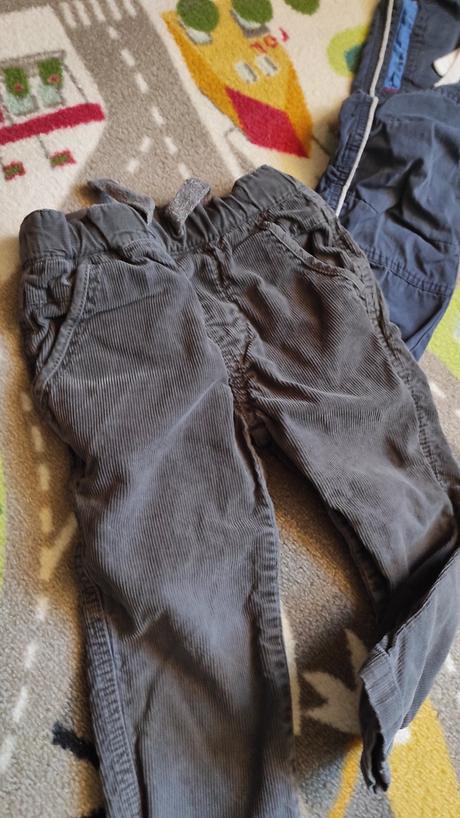 3 ks nohavice na 2-3 roky spoku 5 eur, zara,98