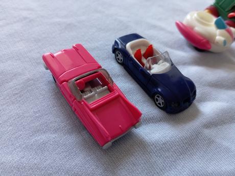 Kinder autíčka,