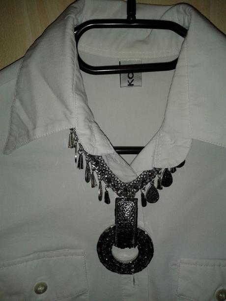 Výrazný náhrdelník, 