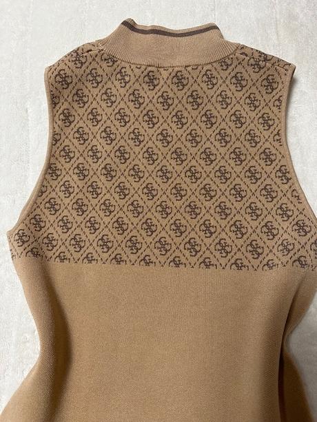 Kratší úpletový top bez rukávov zn. guess, guess,l / m