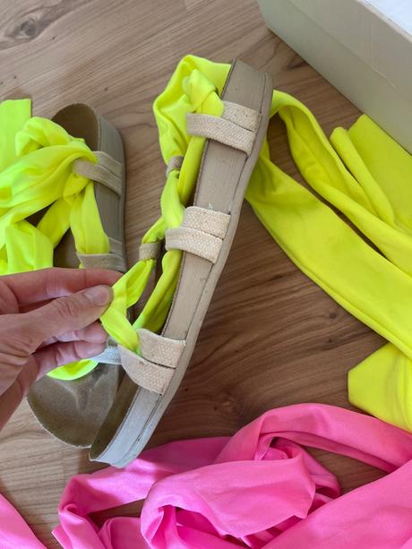 Kozene sandale s farebnym viazanim, 41