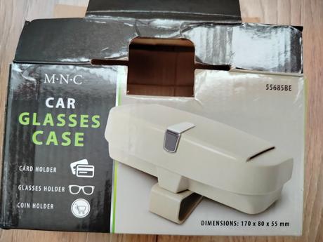 Držiak na okuliare do auta,