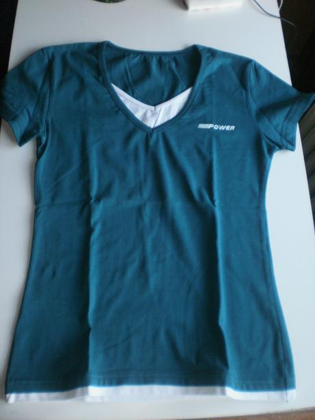 Predávam dámske oblečko lacno, s