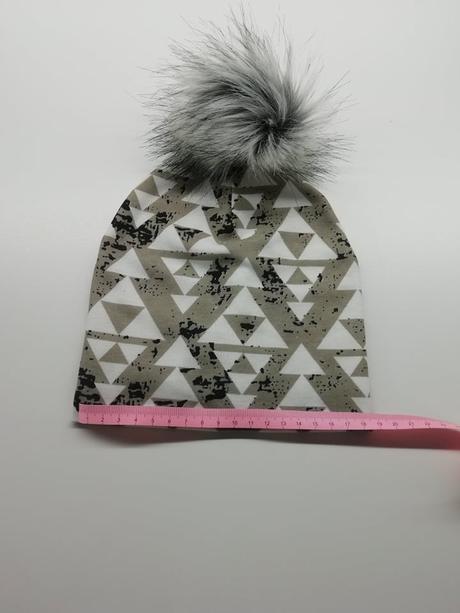 Brmbolcová čiapka top stav, 68