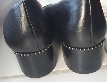 Čierne lodičky, lasocki,39