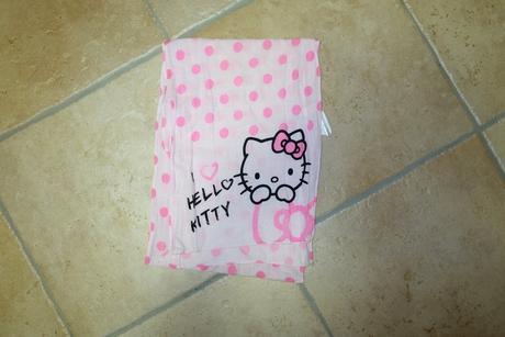 Zachovalý, bez vady - 133cm, hello kitty,110