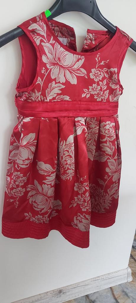 Spoločenské saténové šaty, 74