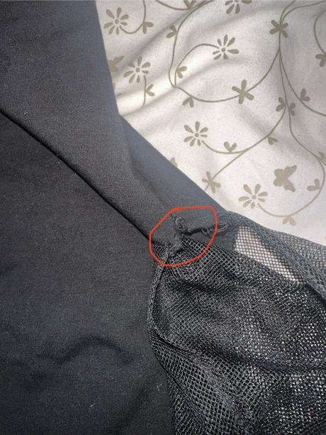 Elegantný čierny top s priesvitnými rukávmi, xs