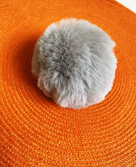 Chlpatý brmbolec z kožušiny,