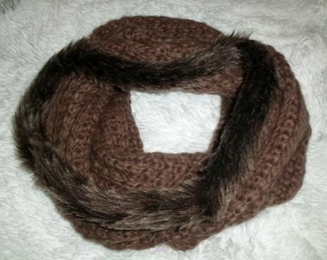 Hrejivý kruhový šálik s kožušinkou,