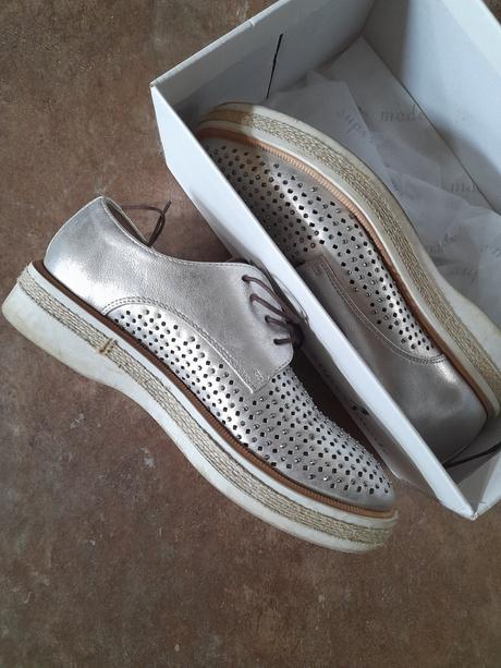 Poltopanky strieborne, 37