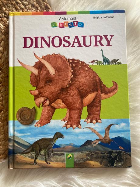 Dinosaury vedomosti v hrsti,