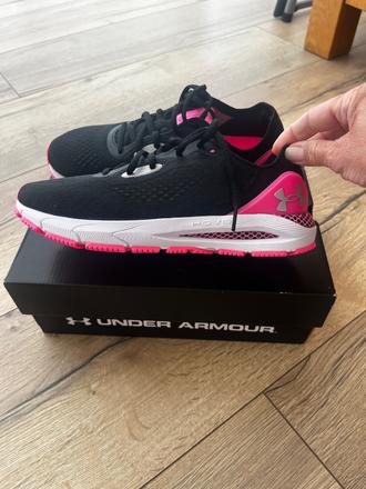 Damske bežecké tenisky ua, under armour,36
