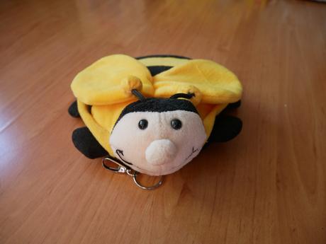 Obal na cd v tvare plyšovej včielky, 