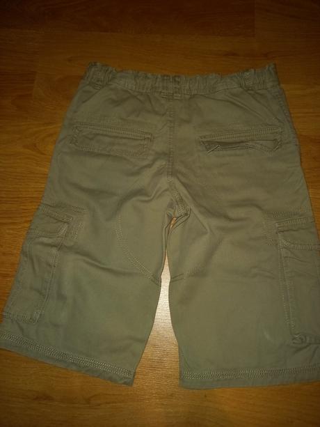 Béžové kraťasy, f&f,146