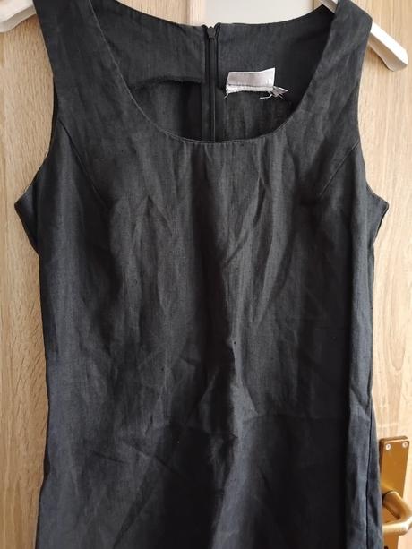 Hladké čierne saty, 36