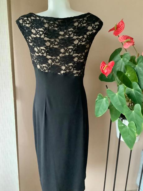 Krasne pruzne šaty, 38