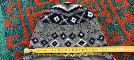 Teplučká čiapka s brnbolcami - nórsky vzor, 110