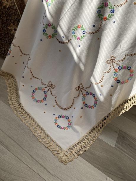 Krásny ľanový obrus s výšivkou krížikovou,, 