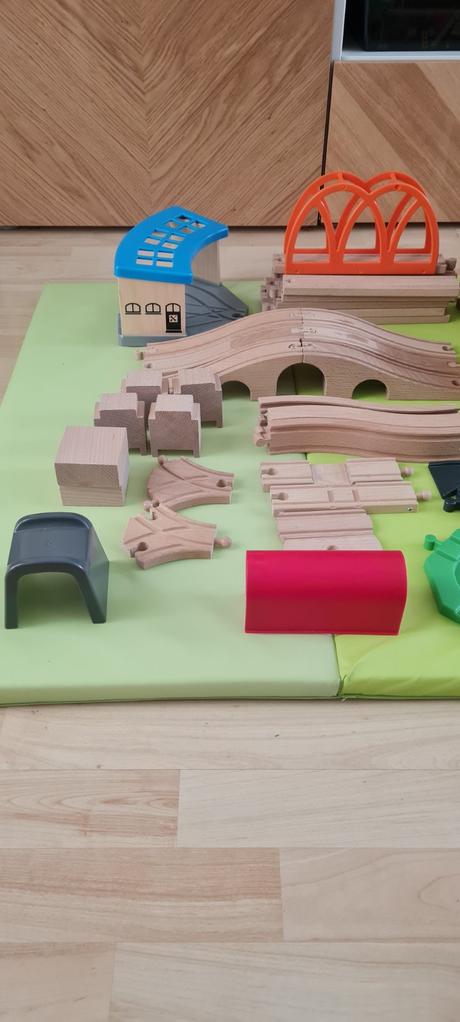 Ikea drevené koľajnice a príslušenstvo,