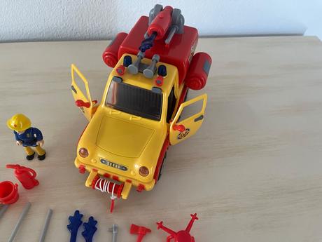 Požiarnik sam, hasicske auto,