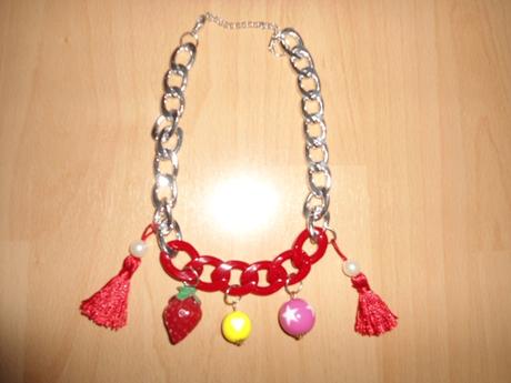 Letny jahodkovy nahrdelnik, 