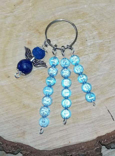 Kľúčenky s menami anjelikom z minerálov a korálok, 