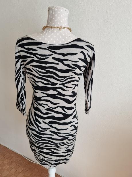 Sivo-čierny dlhší svetrík f&f veľ. 38, f&f,38