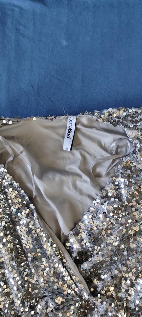 Trblietavé šaty, m