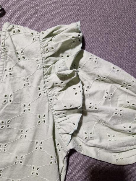 Letné šaty s madeirovou výšivkou, s