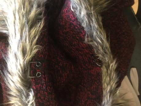 Sveter s kozusinou umelou, zn. guess, guess,xs