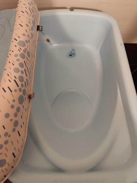 Vanicka s prebalovacim pultom chicco, 