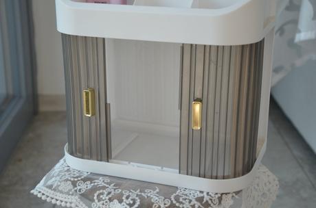 Organizér na kozmetiku,