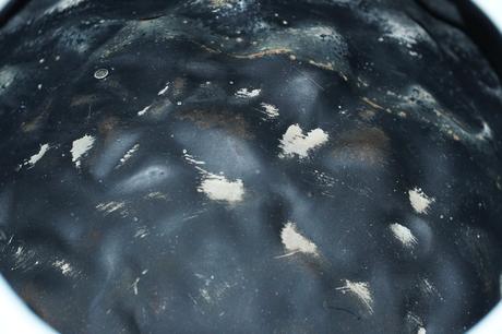 Biely kvetináč ananás,