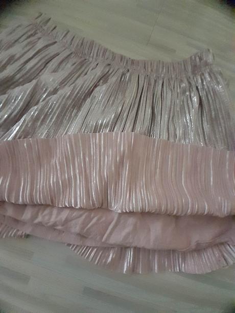 Jemné ružová lesklá suknička, 146