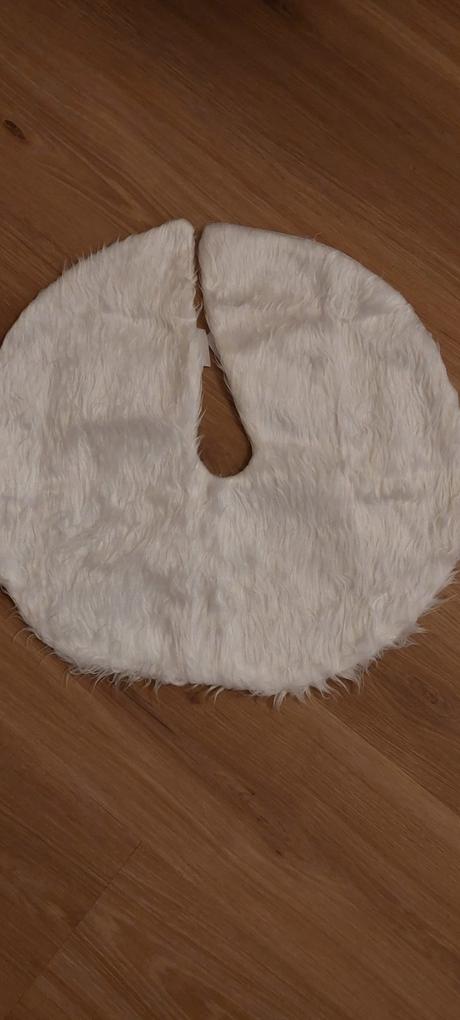 Huňatá kožušina pod vianočný stromček, 