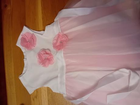 Slavnostne saticky pre dievcstko, 92