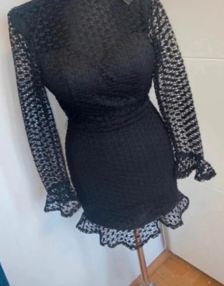 Šaty s holým chrbátom., s