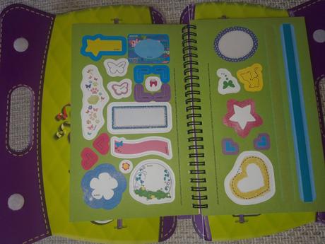 Zábavná kniha/zošit pre dievčatá,